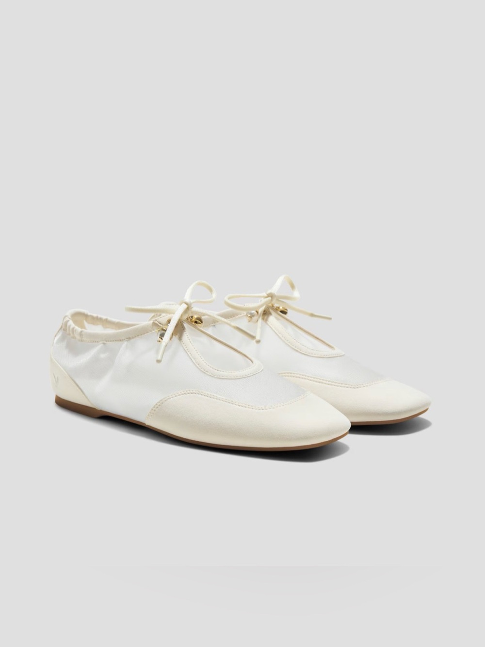 NEW Vivaia Sneakers